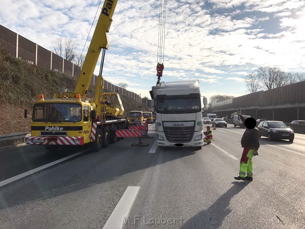 LKW Ladung verschoben A 3 Rich Oberhausen Hoehe AS Koeln Dellbrueck SP P21.jpg